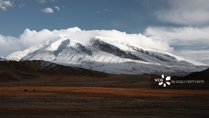 慕士塔格的云雪疆域图片素材