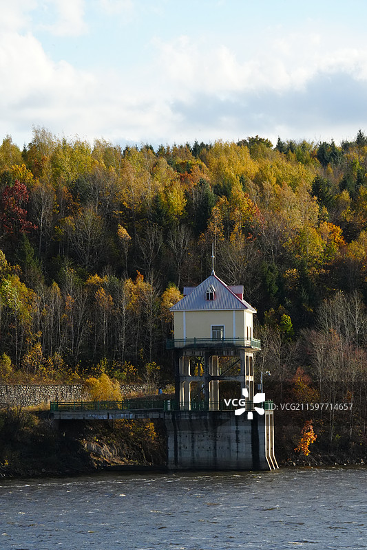 黑龙江 小兴安岭 山区 蓝天 高山 树 森林图片素材