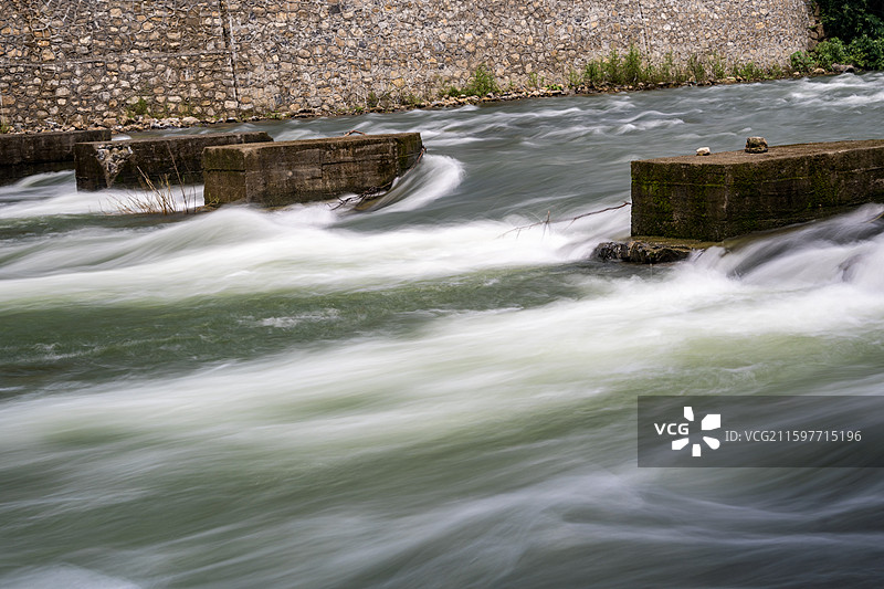 贵州夏天山区清凉的河水图片素材