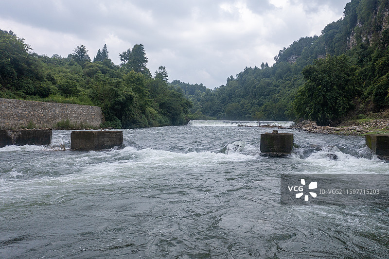 贵州夏天山区清凉的河水图片素材