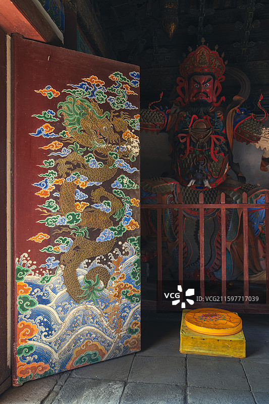 内蒙古赤峰喀喇沁旗灵悦寺彩绘木门图片素材