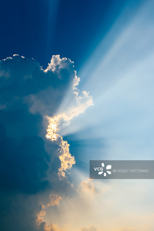 下午天空，阳光正好……图片素材
