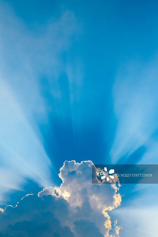 下午天空，阳光正好……图片素材