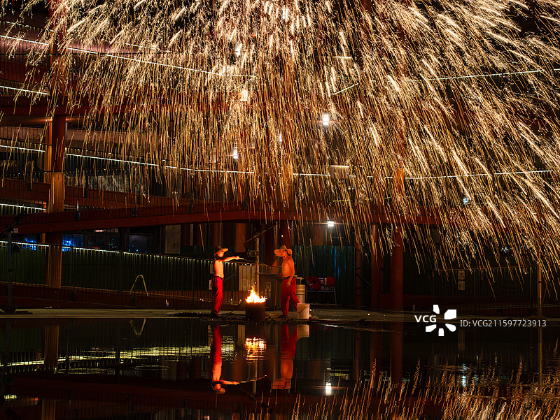 杭钢公园 非遗打铁花表演图片素材