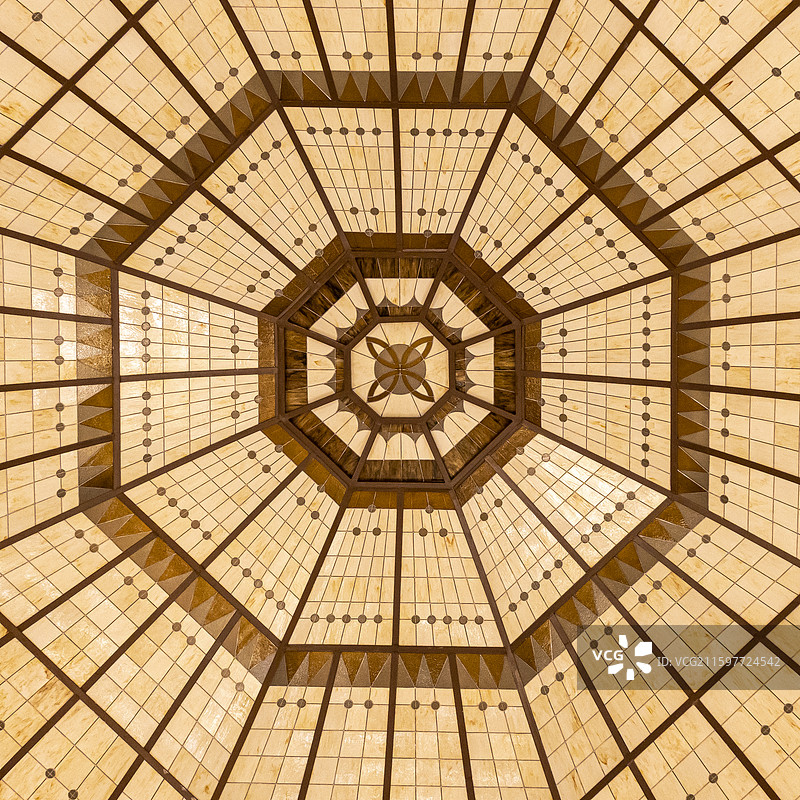 中央饭店精美复杂的几何图案穹顶图片素材