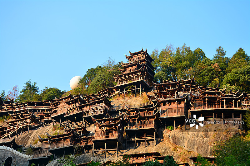 江西望仙谷风景区的白天和夜景建筑群图片素材