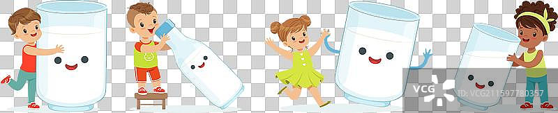 小孩子和拟人化的奶瓶里的牛奶图片素材