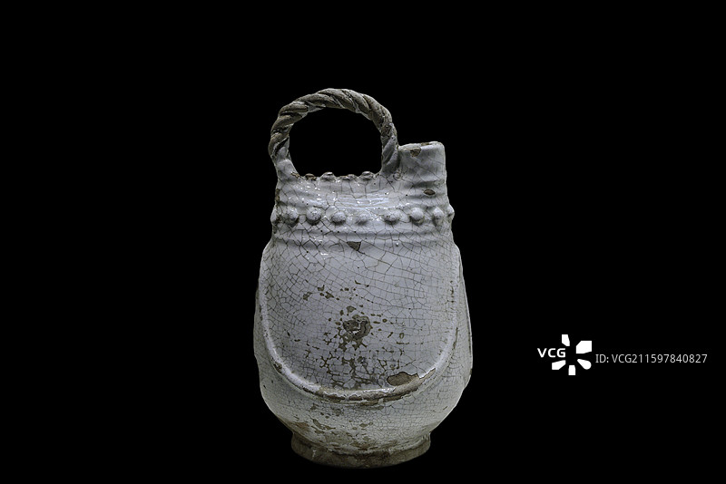 白釉钮索式鸡冠壶，巴林左旗乌兰坝林场苗圃出土，辽上京博物馆藏图片素材