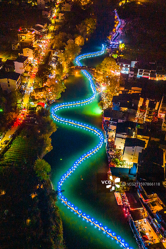 遇龙河蓝龙巡游图片素材