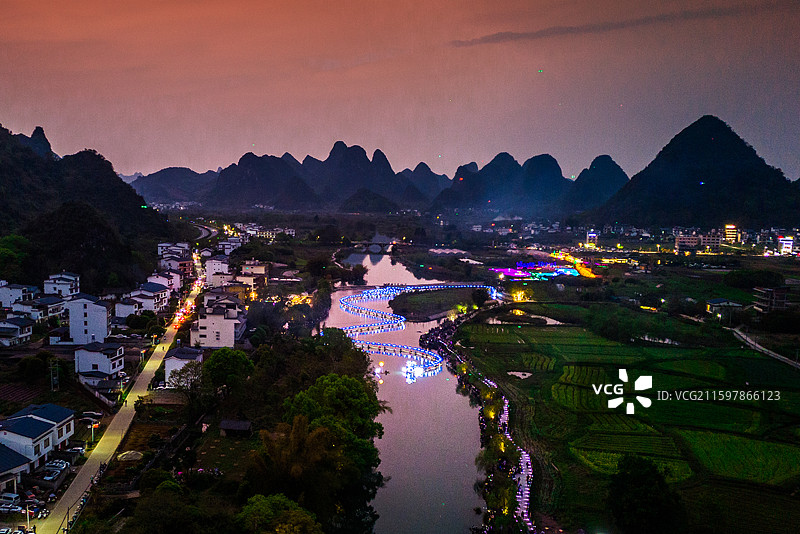 遇龙河蓝龙巡游图片素材