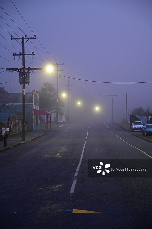 Greymouth新西兰南岛格雷茅斯小镇的晨雾图片素材