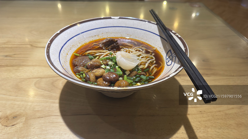 一碗红烧牛肉面图片素材