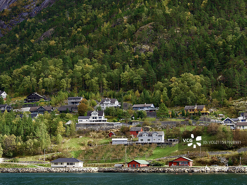 挪威哈当厄尔峡湾岸边风光图片素材