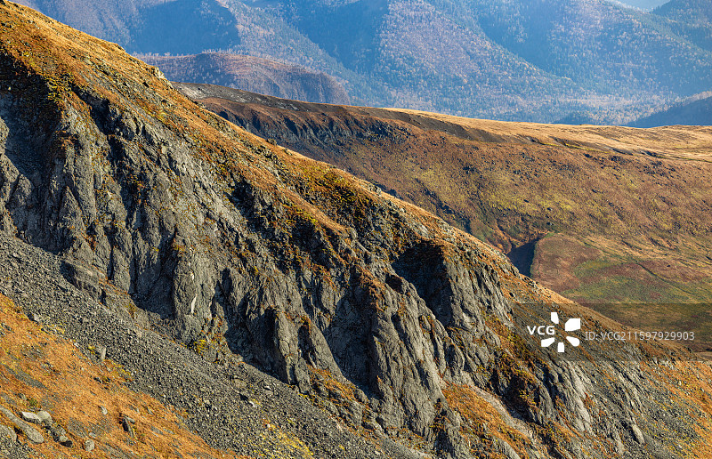 中国吉林省延边朝鲜族自治州安图县二道白河镇-长白山国家级自然保护区与长白山天池火山岩石秋季长焦特写图片素材