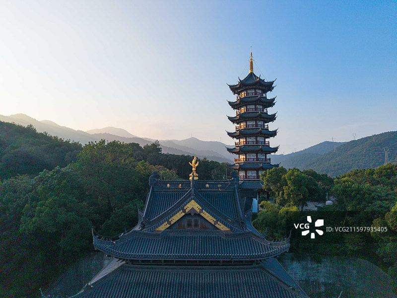 浙江省湖州市，法华寺，航拍佛教寺庙黄昏美景！图片素材