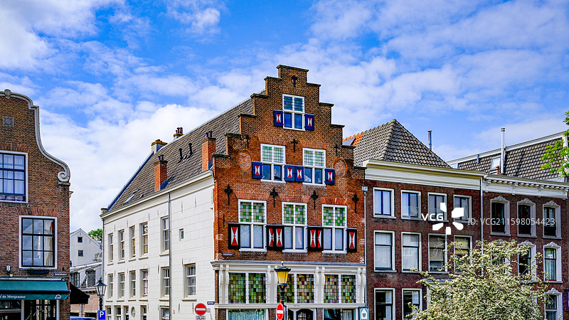 荷兰乌特勒支运河旁的欧洲建筑图片素材