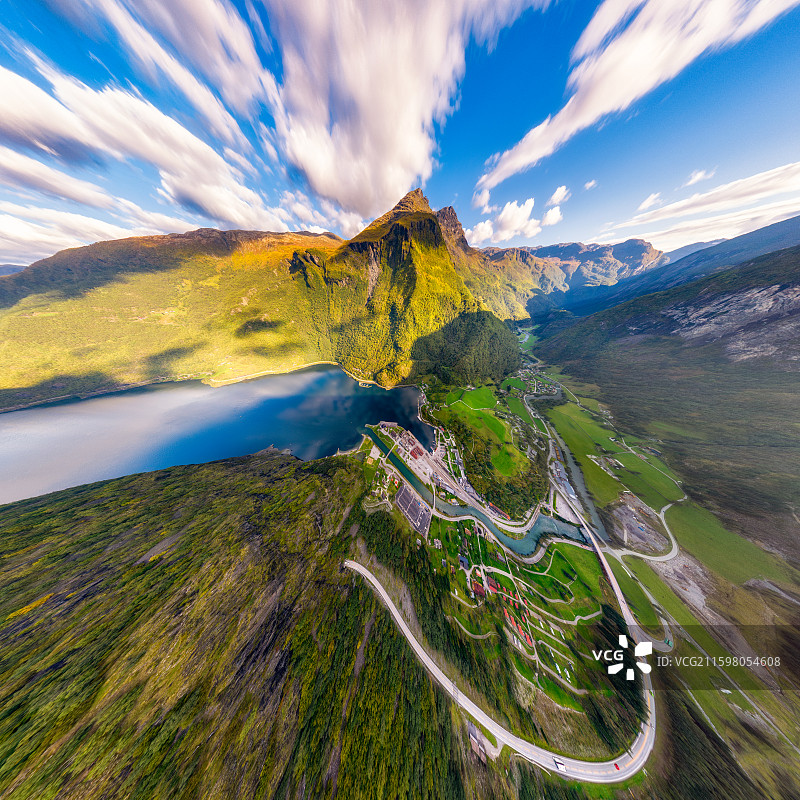 韦斯特兰郡Vestland艾于兰峡湾Aurlandsfjord弗洛姆Flåm，弗洛姆铁路，全景，航拍图片素材