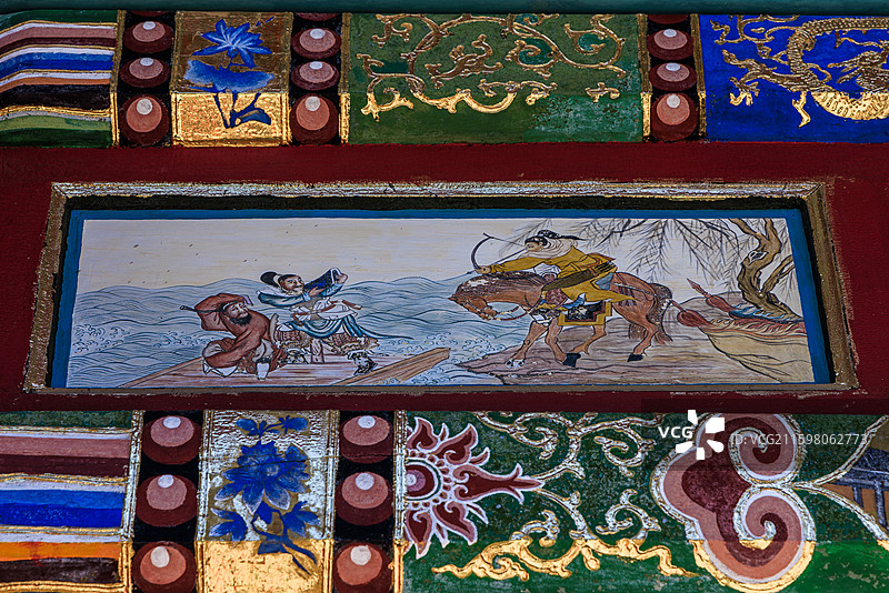 蒙古国乌兰巴托市兴仁寺檐下彩绘图片素材