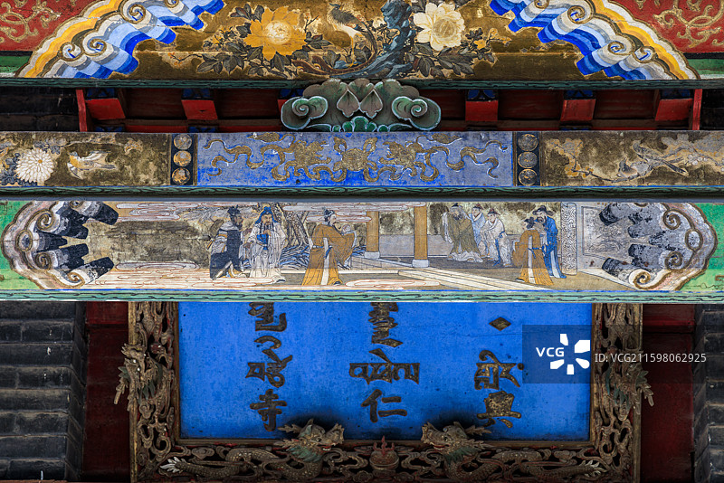 蒙古国乌兰巴托市兴仁寺檐下彩绘图片素材
