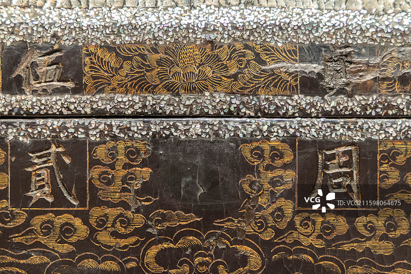 上海博物馆人民广场馆红翠斗芳菲宋元明漆器珍品展戗金凤凰纹经函 元 14世纪 奈良国立博物馆藏 重要文图片素材