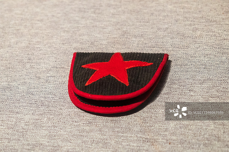 “重庆”舰舰员洪代彬使用过的针线包 中国人民解放军海军博物馆图片素材