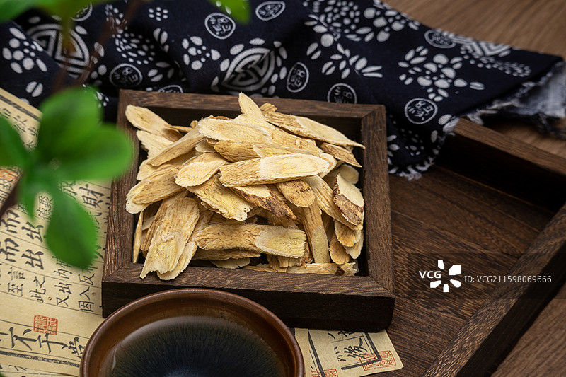 东方中式传统养生医疗中医药材黄芪切片图片素材
