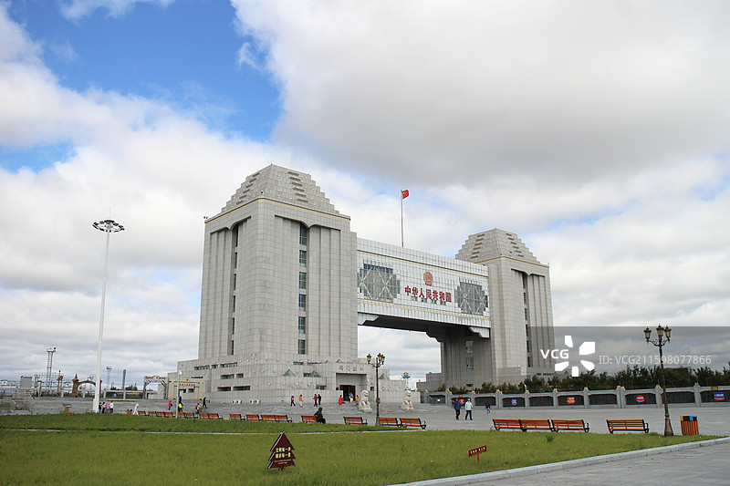 满洲里国门景区雄伟的第五代国门，国门外观庄重大气，每一处细节都透露出不凡的气质。图片素材