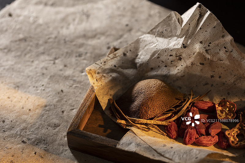 消食中药配方：陈皮、枸杞和山楂片图片素材