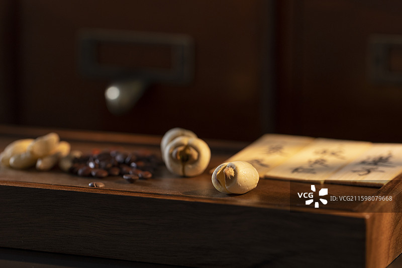 养心安神中药配方：酸枣仁、麦冬和莲子图片素材