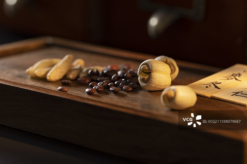 养心安神中药配方：酸枣仁、麦冬和莲子图片素材