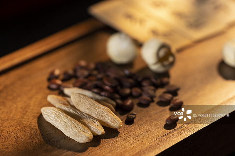 养心安神中药配方：麦冬、酸枣仁和莲子图片素材