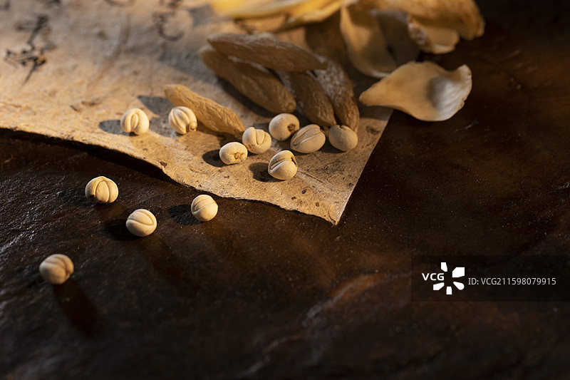 润肺止咳中药配方：百合干、麦冬和川贝母图片素材