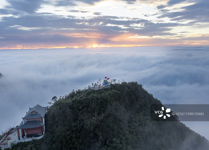 大美山峦云海仙峰山康养胜地日落时刻图片素材