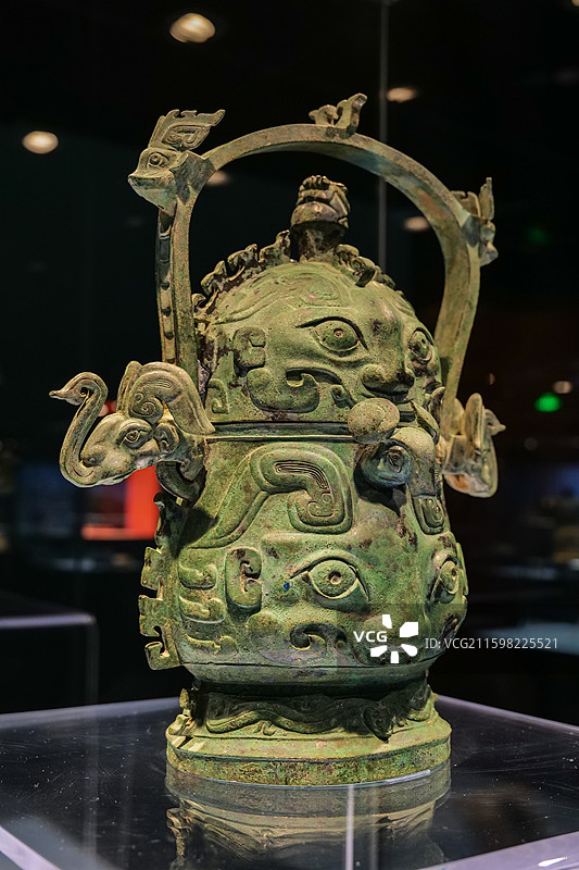 神面卣（酒器） 西周 北京保利艺术博物馆藏图片素材