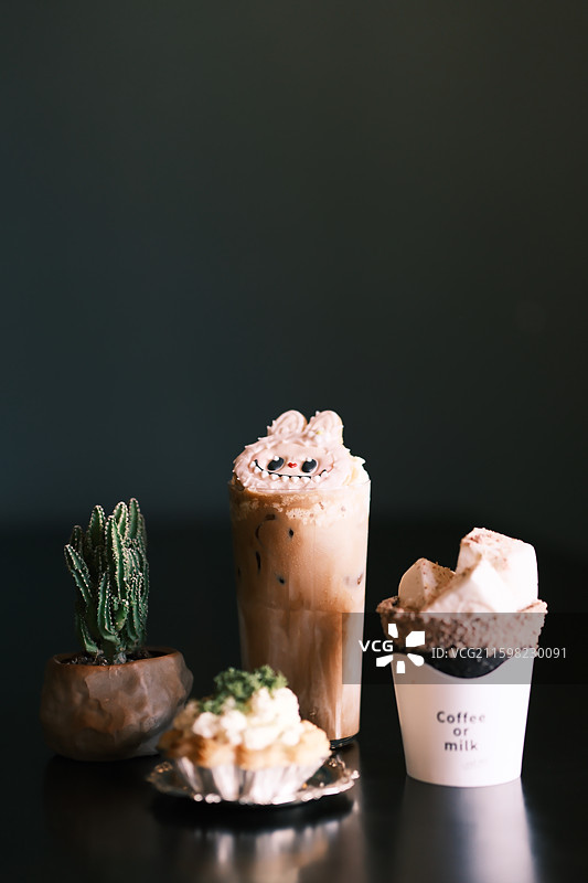 下午茶：拉布布咖啡、冰砖咖啡、蛋挞图片素材