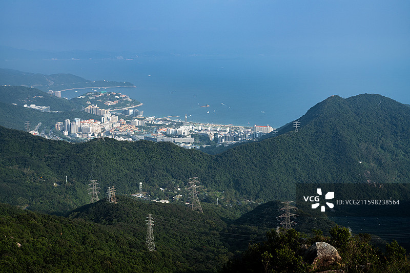 中国广东深圳盐田梅沙尖俯瞰东部海岸风光，鲲鹏径十二段山海连城图片素材
