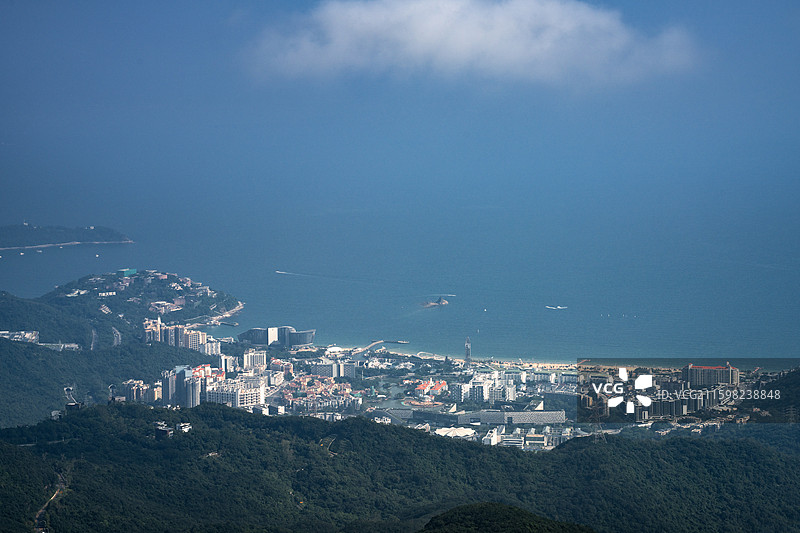 中国广东深圳盐田梅沙尖俯瞰东部海岸风光，鲲鹏径十二段山海连城图片素材