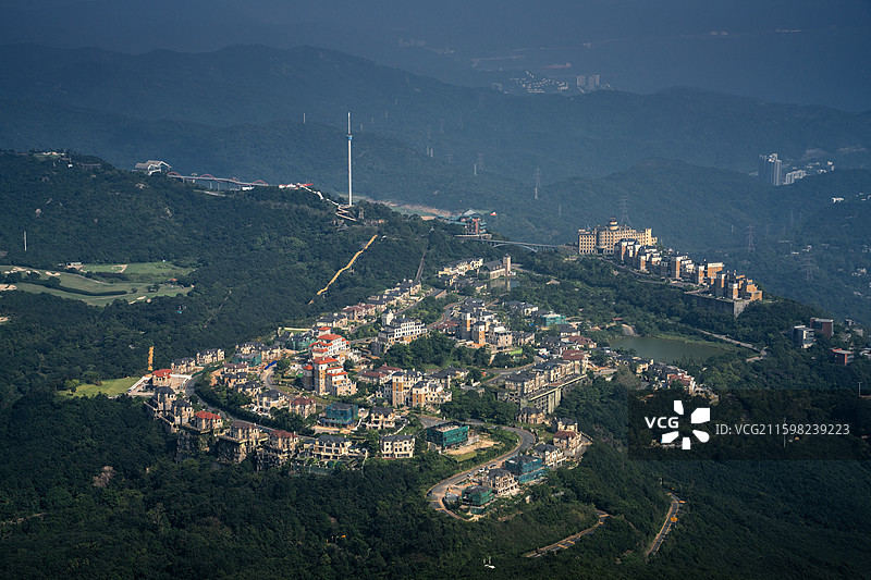 中国广东深圳盐田梅沙尖俯瞰东部华侨城旅游区，鲲鹏径十二段山海连城图片素材