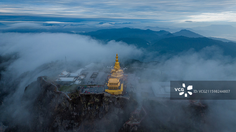 航拍峨眉山金顶 十方普贤像图片素材