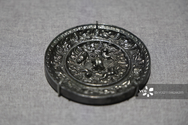 上海市奉贤区博物馆展品--海兽葡萄镜（唐）图片素材