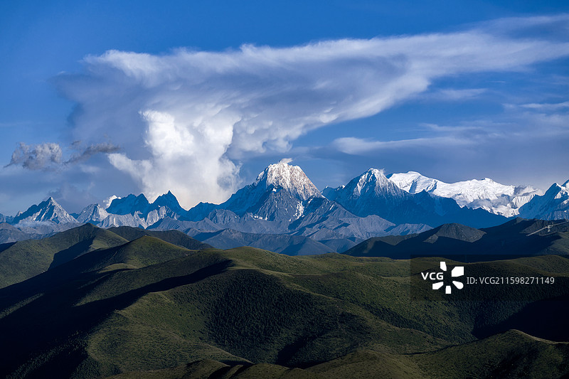 群山峰云图片素材