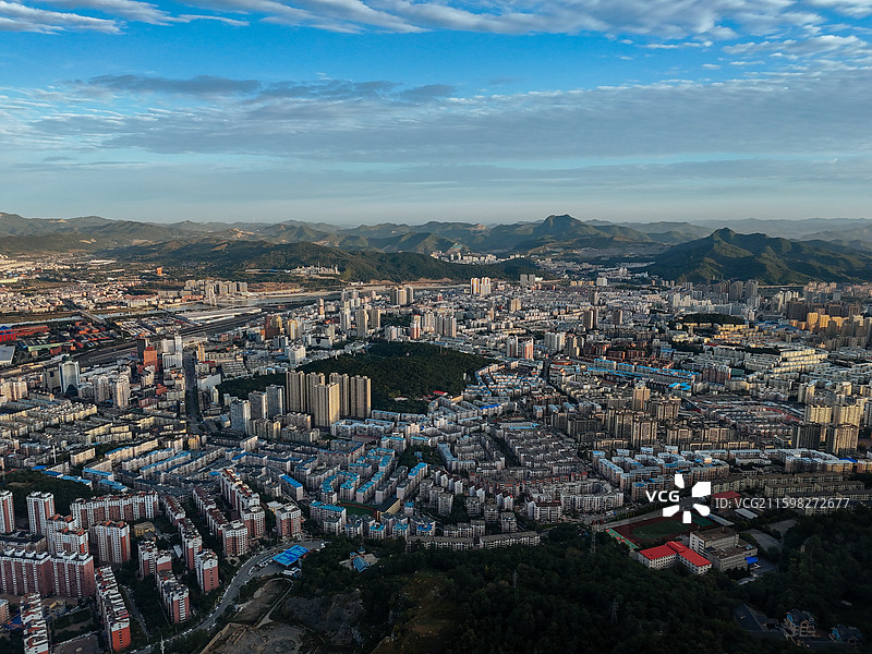 本溪市 明山区 枫叶广场 富虹商场 太子河 金山公园图片素材