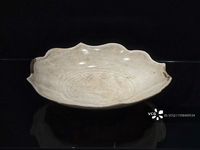 杭州博物馆“城里有座山”吴山文物｜张岱《石匮书》手稿・唐代白釉执壶・青铜罍双兽耳（吴山文化IP）图片素材