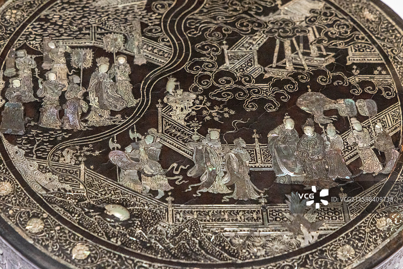 上海博物馆人民广场馆红翠斗芳菲宋元明漆器珍品展黑漆螺钿广寒宫图圆盒 元 14世纪 东京国立博物馆藏图片素材