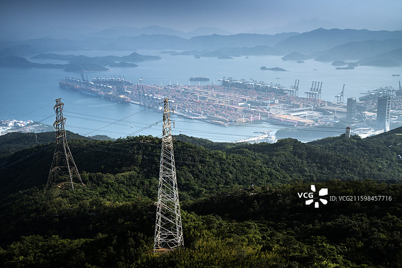 中国广东深圳盐田梅沙尖俯瞰盐田港，鲲鹏径十二段山海连城图片素材