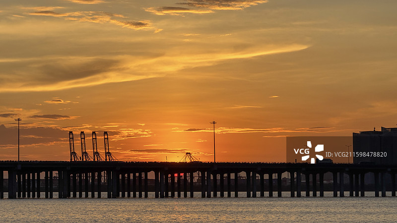 夕阳下的前海广深沿江高速图片素材