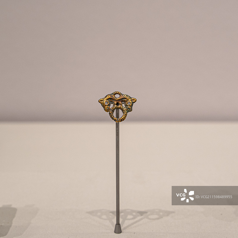 东汉 鎏金双马纹铜饰件 阿鲁科尔沁旗博物馆图片素材