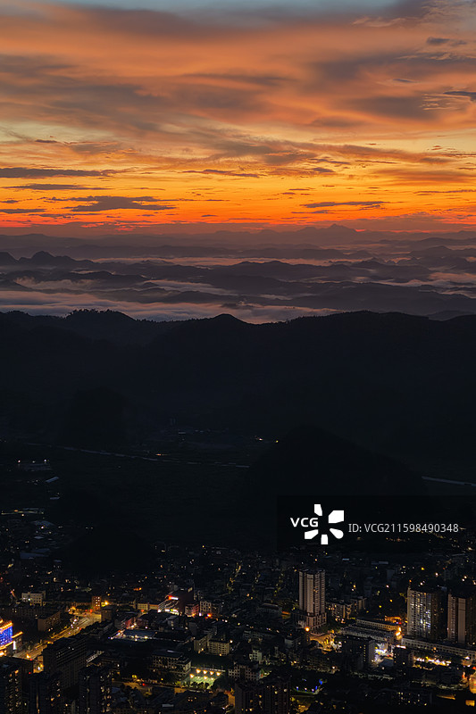 航拍广西凭祥市晨雾风光图片素材