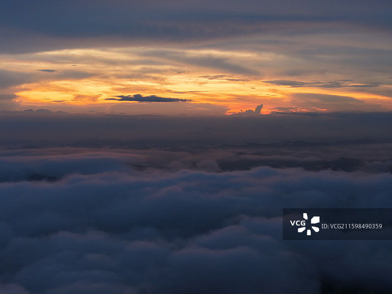 航拍广西凭祥市晨雾风光图片素材
