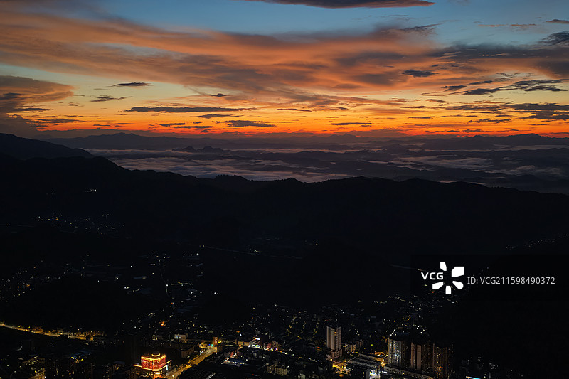 航拍广西凭祥市晨雾风光图片素材